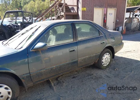 1997 Toyota Camry Ce/Le/Xle z USA, uszkodzony, nr VIN 4T1BG22KBVU153784